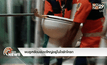 พบงูเหลือมขนาดใหญ่อยู่ในโถชักโครก