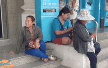 แม่ค้าขายหวยจองหน้าตู้เอทีเอ็มซื้อสลากออนไลน์