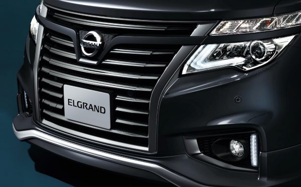 Nissan Elgrand Highway Star Jet Black Urban Chrome