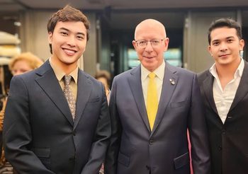 คุณมะตูม-อัคเรศเป็นปลื้ม ต้อนรับ พลเอก เดวิด เฮอร์ลีย์ ผู้สำเร็จราชการแห่งเครือรัฐออสเตรเลีย