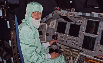 Josephine Santiago-Bond จากเกลียดเลขเข้าเส้น สู่วิศวกร NASA เธอทำได้ไง?