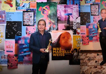 ผงาดเวทียุโรป! “เป็ด วีระศักดิ์” บินตรงรับรางวัลใหญ่ หนังสั้น “ยังรักกัน” คว้ารางวัลชนะเลิศ (Winner-Staff Pick) เวที ARFF Barcelona 2025 ขอบคุณ “ออม – แม่ก้อย” ถ่ายทอดสุดลึกซึ้งทรงพลัง