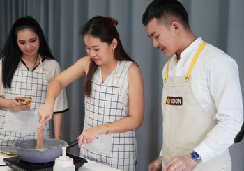 กลุ่มพูลผล ปั้นแบรนด์ “คูน” รุกธุรกิจแป้งผลิตอาหารและขนมสำเร็จรูป ชูไฮไลท์สินค้าแป้งไดฟูกุสำเร็จรูป แป้งอเนกประสงค์ พร้อมชุดทำขนม เจาะกลุ่มผู้ผลิตขนม ร้านอาหาร และลูกค้าทั่วไป