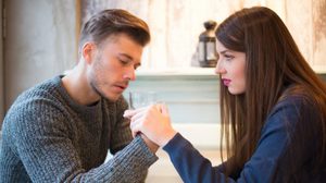 ตัดให้ขาด! 10 เหตุผล ที่คุณไม่ควรเป็นเพื่อน กับ แฟนเก่า