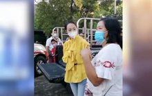 สาวร่ำไห้ถูกห้ามแจกโจ๊กหน้าพระปฐมเจดีย์ เพราะขัดพรก.ฉุกเฉิน