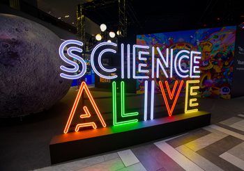 สวมบทเป็นเจ้าหนูจำไมแล้วไปตะลุย 5 โซนไฮไลท์ในงาน ‘NST fair Science Carnival Bangkok 2565’