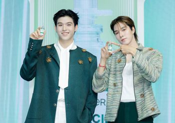 เคมีที่ลงตัว! ‘สกาย-นานิ’ เดบิวต์รับตำแหน่ง Friends of Garnier คนใหม่ โชว์ตัวไอเทมผลัดผิว Tri-Acid Renew เซรั่มเพื่อผิวไบรท์ กลาง สยามย่าน มิตรทาวน์