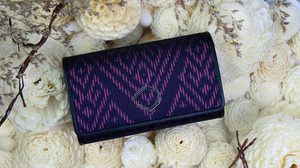 หรูหราอย่างไทย แฟชั่นโชว์กระเป๋า ผ้าไหมมัดหมี่ จากมูลนิธิส่งเสริมศิลปาชีพ