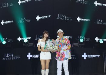 แฟนกรี๊ดลั่นฮอลล์! ลิซ่าโชว์พลังยิ้มสวยมั่นใจสะกดโลกในงาน DENTISTE’ x LISA Exclusive Party