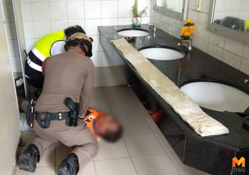ชื่นชม!! ตำรวจเมืองพัทยา ปั้มหัวใจช่วยชีวิตคนหมดสติในห้องน้ำ
