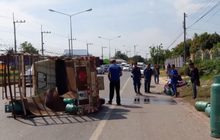 รถบรรทุกแก๊สเสียหลักพลิกคว่ำที่ จ.พิษณุโลก