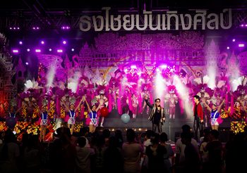 ครั้งแรกของ “เบิร์ด ธงไชย X โจอี้ ภูวศิษฐ์” กับซิงเกิลหมอลำสุดม่วน “ด็อกเตอร์แดนซ์ซิ่ง” เตรียมชวนแฟนมาม่วนหน้าฮ้านพร้อมกัน ใน BIRD FANFEST 20XX จองบัตร 1 ก.ย. นี้