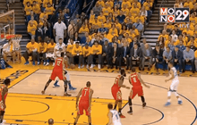 “วอร์ริเออร์ส” ประเดิมหรูเพลย์ออฟ NBA