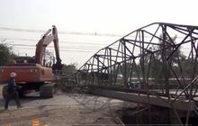 ปั้นจั่นก่อสร้างสะพานจ.สระบุรี ล้มคนงานเจ็บสาหัส 1 คน