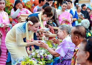 “สงกรานต์ไทย” ดันประเทศไทยขึ้นอันดับ 1 โลกเดือนเมษายน 2569 คาดเงินสะพัดกว่า 3 หมื่นล้านบาท รมว.วธ.ชวนเที่ยวต่อทั่วไทย พร้อมขอบคุณคนไทยทั้งประเทศร่วมเป็นเจ้าภาพต้อนรับโลก