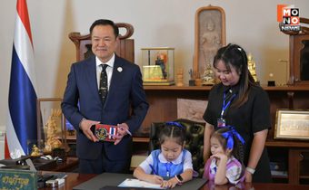 “นายกฯ ลุงหนู” พา “ลูก​ -​หลาน ” วีรชน​ สมรภูมิ​ไทย​ -​ กัมพูชา​ ขึ้นตึกไทย​ นั่งเก้าอี้นายกฯ