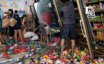 นายกฯ ถกทีมเศรษฐกิจ วางแผนฟื้นฟูค้าปลีกใต้หลังน้ำท่วม