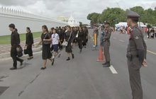 ประชาชนรอเข้ากราบถวายบังคมพระบรมศพฯ