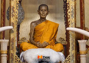 กราบหลวงปู่โต๊ะ ขอพรการงาน การค้า วัดประดู่ฉิมพลี กรุงเทพฯ