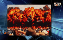 Scott E Barbour : นักบินผาดโผนกำลังบังคับเครื่องบิน บินผ่านกองเพลิง