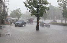 ฝนตกหนักน้ำท่วมขังหลายจุดที่ จ.เพชรบุรี