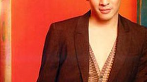 ชาคริต แย้มนาม