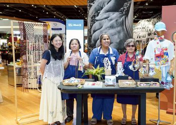 ไอคอนคราฟต์ ร่วมกับ V Craft จัดกิจกรรม “MACRAME IN THE DARK” ชวนเปิดประสบการณ์สร้างสรรค์ในความมืด พร้อมสนับสนุนงานฝีมือผู้พิการทางสวยตา ภายใต้แคมเปญ “ICONCRAFT: The Craft of Sharing”