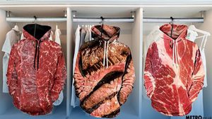 บอกให้โลกรู้ว่า เราสายเนื้อ! เสื้อแจ็คเก็ตลายเนื้อ แฟชั่นแปลกที่มีจริงๆ