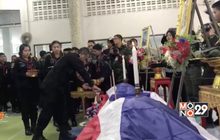 รดน้ำศพเจ้าหน้าที่เสียชีวิตจากเหตุลอบวางระเบิด