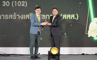 เชิดชูเกียรติศิษย์เก่าผู้สร้างคุณูปการ – นพ.พงศ์เทพ รับรางวัล รำเพยจรัสแสง 2567