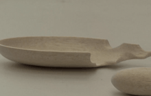 แกะสลักไม้และหินด้วยปลายนิ้วมือ