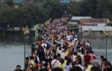 บรรยากาศท่องเที่ยว “สังขละบุรี” ช่วงหยุดยาวสุดคึกคัก