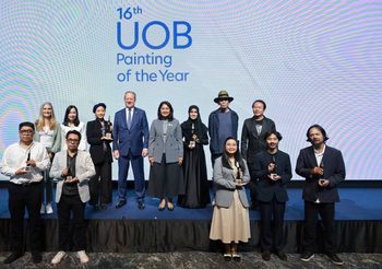 ผลงานจิตรกรรมจากเส้นด้ายแห่งความหวังและความกลมเกลียว ดุอาอ์ (วิงวอนขอพร) คว้ารางวัล UOB Painting of the Year 2025 (ประเทศไทย)