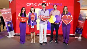 ฮอตคูณสอง! “คอลเกต” ประกาศคว้า IU ควีนแห่ง K-POP เป็นพรีเซนเตอร์คนใหม่ พร้อมแขกรับเชิญสุดหล่อ ปอนด์ ณราวิชญ์ ทำแฟน ๆ ใจละลาย