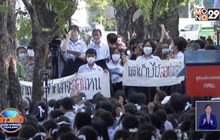 เยาวชนชุมนุมเป่านกหวีดขับไล่ รมว.ศึกษาธิการ