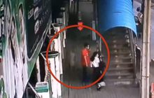 ศาลอนุมัติหมายจับชายหลอก นร.หญิงขึ้นรถข้อหาพรากผู้เยาว์