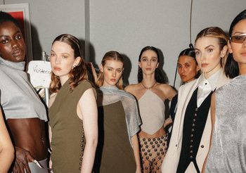 โมเมนต์แฟชั่นโชว์จาก VICKTEERUT ในนิวยอร์กแฟชั่นวีคครั้งแรก