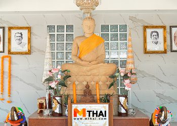 กราบพระพุทธมงคลเย็นจำปีศิลาญาณ โบสถ์ไม้สักทอง วัดทิพพาวาส