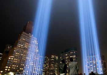 ไฟรำลึก 9/11 ในนิวยอร์ก ส่งผลกระทบต่อนก 160,000 ตัวในแต่ละปี