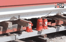 อาชีพ “ดีดโบสถ์” ห้ามพลาดอันตรายถึงแก่ชีวิต