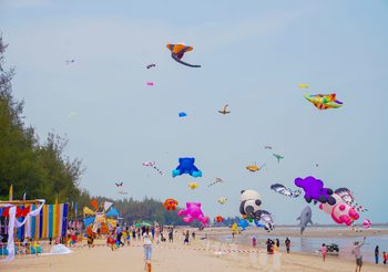 ททท. เสิร์ฟสีสันความสนุกสนานผ่าน Grand Festivity กับงานเทศกาลว่าวนานาชาติ@ชะอำ (International Kite Festival 2025 at Cha-Am) ชะอำ จังหวัดเพชรบุรี
