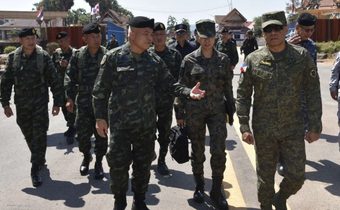 “มทภ.2-ผบ.กกล.สุนารี” นำคณะ เสธทหารฟิลิปปินส์ ดูรังสแกมเมอร์-ฐานปล่อยโดรนพลีชีพกัมพูชาโจมตีไทย ภายในพื้นที่ กาสิโน-รีสอร์ต โอร์เสม็ด ห่างจากช่องจอม 500 เมตร