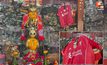 ฮือฮา! คนดวงเฮง นำเสื้อทีมลิเวอร์พูลแก้บนไอ้ไข่