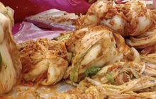 กิจกรรมทำกิมจิแจกผู้ยากไร้ในเกาหลีใต้