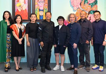 เซเลบสายอาร์ต ร่วมเปิดนิทรรศการ Hap-PLE-ness ความสุขง่าย ๆ  โดยศิลปินลุงเปิ้ล