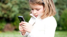 ผลวิจัยคอนเฟิร์ม โทรศัพท์มีผลต่อการนอน และอารมณ์ ของลูกน้อย !