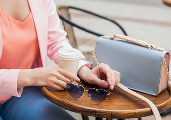 รับซื้อกระเป๋าแบรนด์เนมให้ราคาสูง จ่ายสดทันที มีบริการรับถึงที่