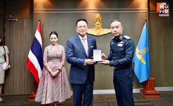 นายกฯ รับมอบเครื่องหมายความสามารถในการบิน ชั้นกิตติมศักดิ์ จากกองทัพอากาศ เชิดชูทำคุณประโยชน์ด้านการบิน 