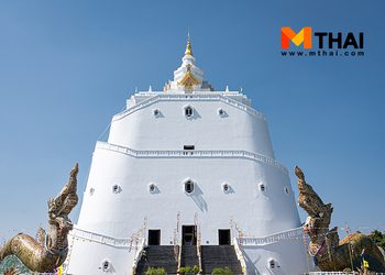 กราบพระมหาธาตุเจดีย์โฆสปัญโญศรีพนม วัดโฆสมังคลาราม นครพนม