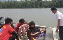 คลื่นแรงซัดเรือทัวร์ล่มกลางทะเล จ.พังงา